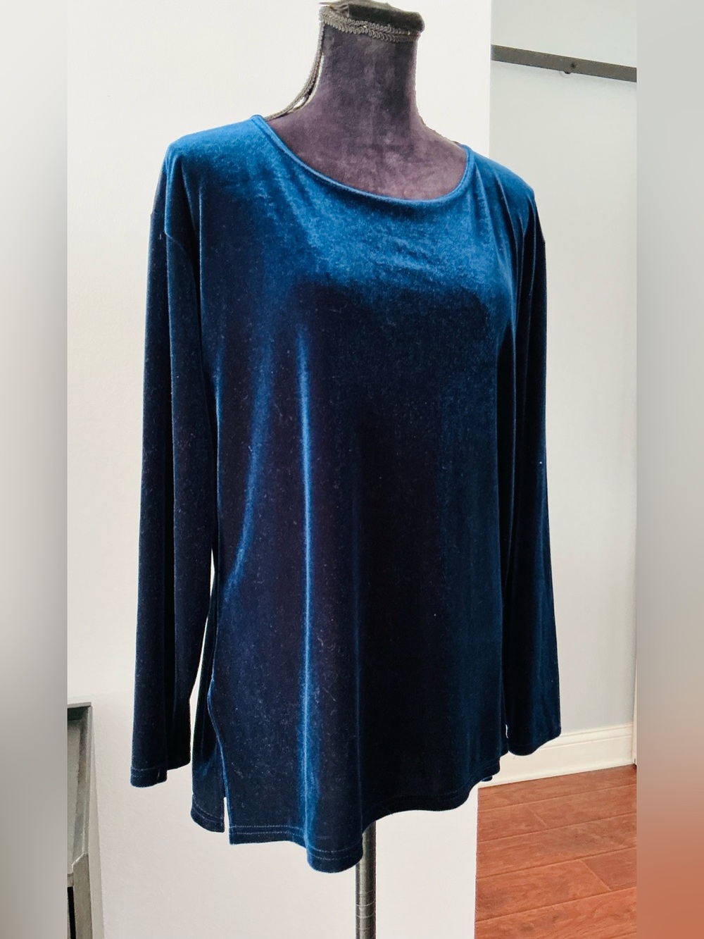 ELEGANT Velvet Long-Sleeve Scoop Neck tunic top 🌹 - Picture 2 of 11